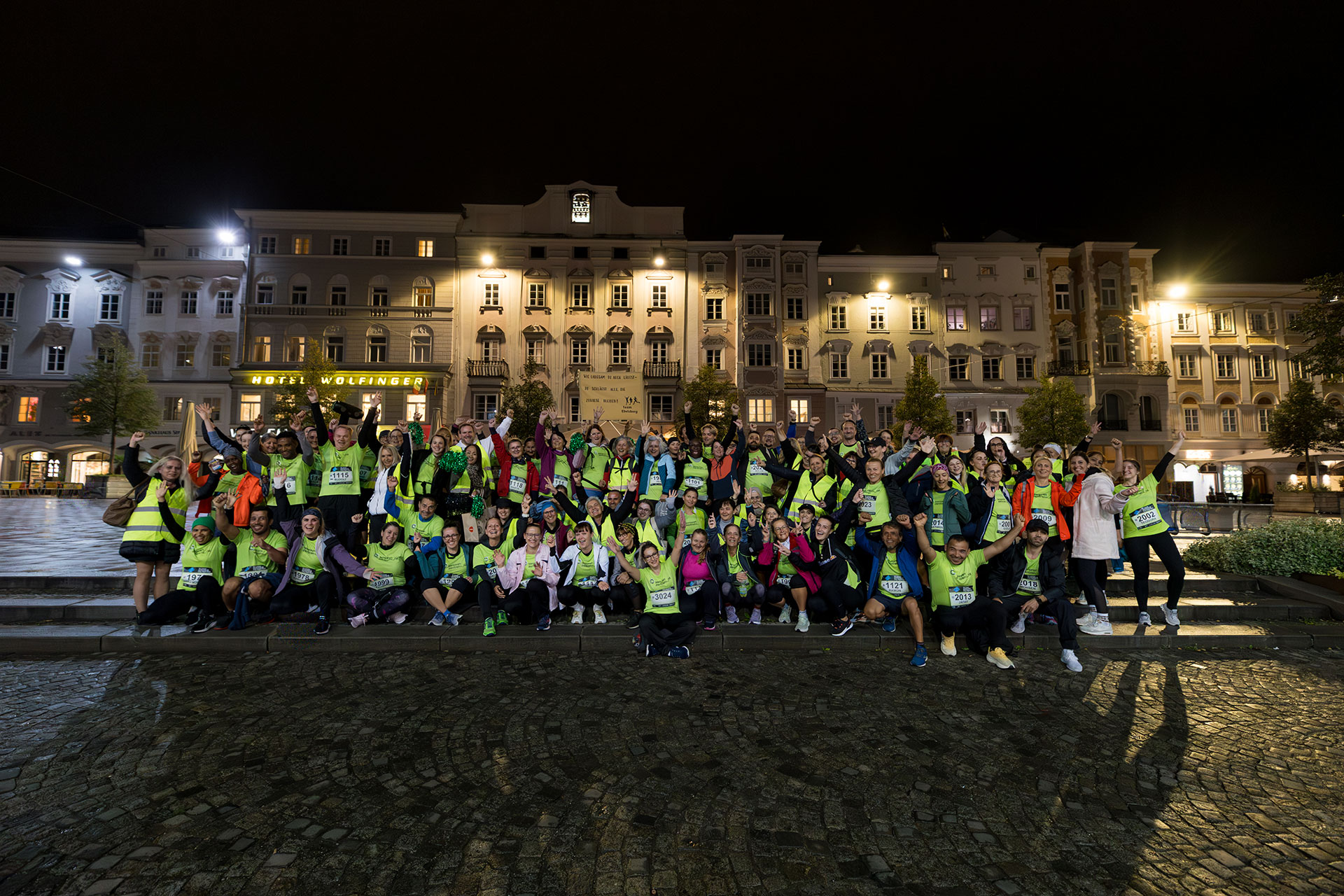 Gruppenfoto Team SZL am Hauptplatz Linz